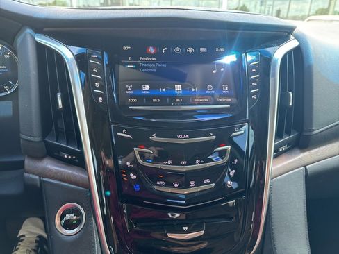 Used 2019 Cadillac Escalade Premium Luxury AWD/4WD image 8