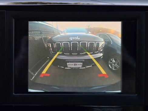 Used 2019 Chrysler Pacifica Touring-L FWD image 39