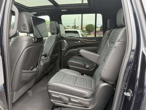 Used 2023 Cadillac Escalade ESV Sport Platinum AWD/4WD image 13