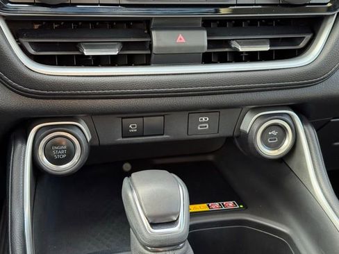 Used 2024 Toyota Grand Highlander AWD image 15