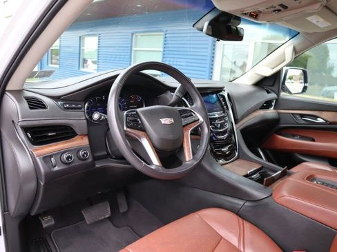 Used 2020 Cadillac Escalade ESV Luxury AWD/4WD image 10