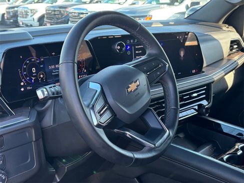 Used 2025 Chevrolet Suburban LS image 8