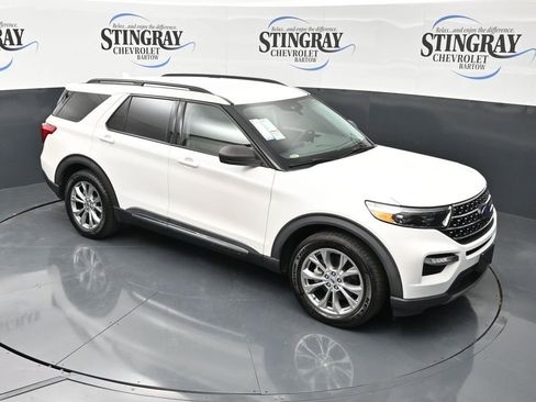 Used 2021 Ford Explorer XLT w/ Equipment Group 202A RWD image 12