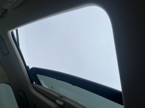 Used 2023 Buick Enclave Avenir image 10