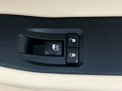 Used 2021 Jeep Grand Cherokee L Limited RWD image 32