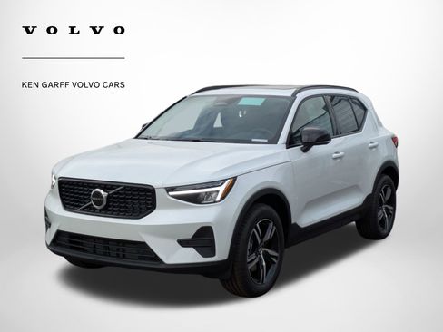 New 2026 Volvo XC40 B5 Core w/ Climate Package image 8