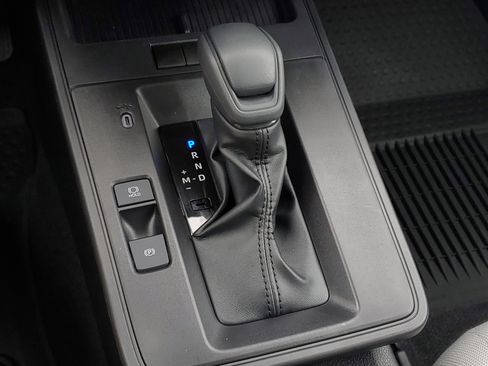 Used 2026 Toyota Corolla Cross L image 28