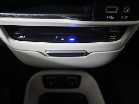 Used 2020 Chrysler Pacifica Touring-L Plus FWD image 55