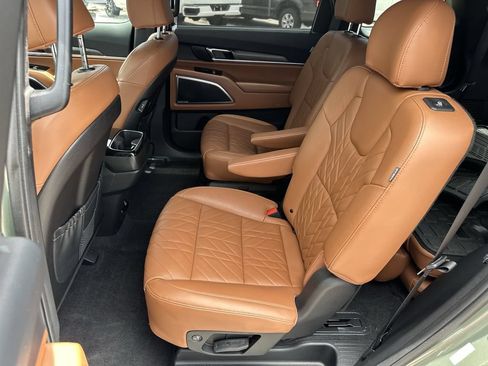 Certified 2025 Kia Telluride SX Prestige X-Line AWD/4WD image 19
