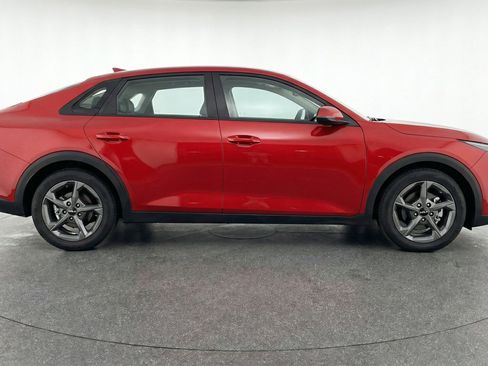 Used 2025 Kia K4 LXS image 11