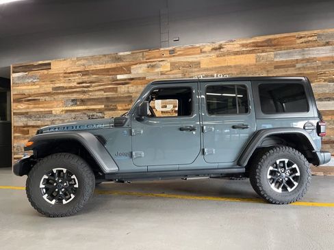 Used 2024 Jeep Wrangler Unlimited Rubicon 4xe w/ Technology Group AWD/4WD image 14
