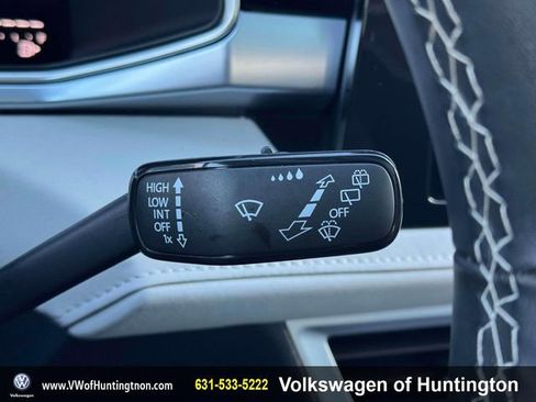 Certified 2025 Volkswagen Taos SE w/ Panoramic Sunroof Package image 25