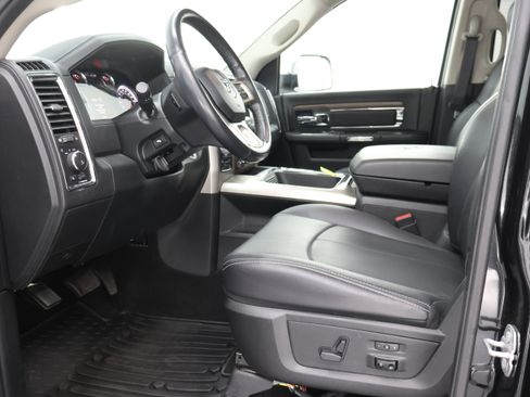 Used 2018 RAM 1500 Laramie w/ Convenience Group AWD/4WD image 8