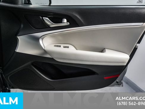 Used 2025 Genesis G70 2.5T AWD/4WD image 45