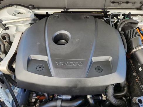 Certified 2024 Volvo XC60 T8 Ultimate w/ Protection Package Premier AWD/4WD image 41