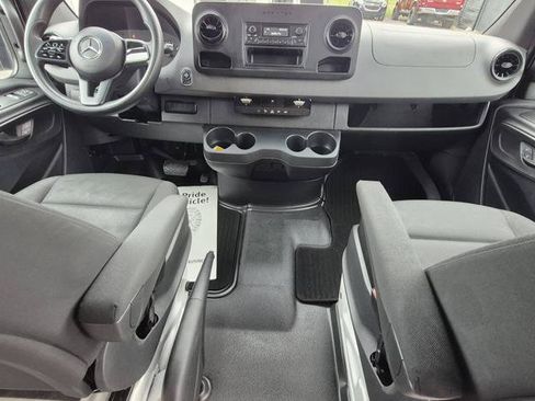 Used 2021 Mercedes-Benz Sprinter 2500 image 8