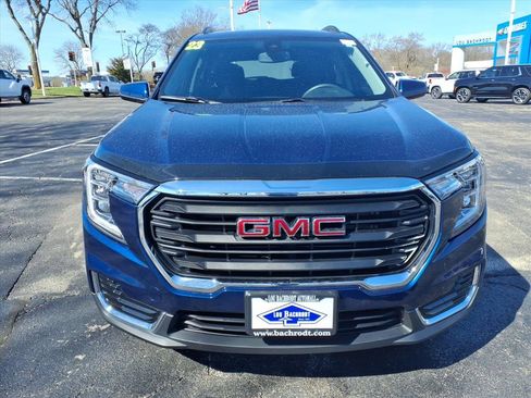 Used 2023 GMC Terrain SLE w/ Driver Convenience Package FWD image 2