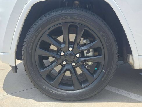 Used 2021 Jeep Grand Cherokee Laredo X RWD image 12