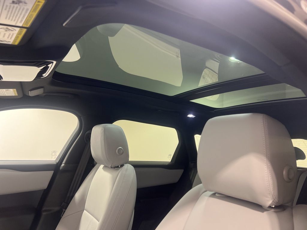 Certified 2026 Land Rover Range Rover Velar Dynamic SE AWD/4WD image 19