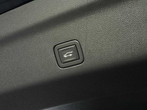 Used 2023 Cadillac Escalade ESV Premium Luxury w/ Performance Package AWD/4WD image 62