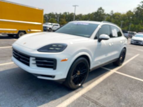 Used 2024 Porsche Cayenne AWD/4WD image 3