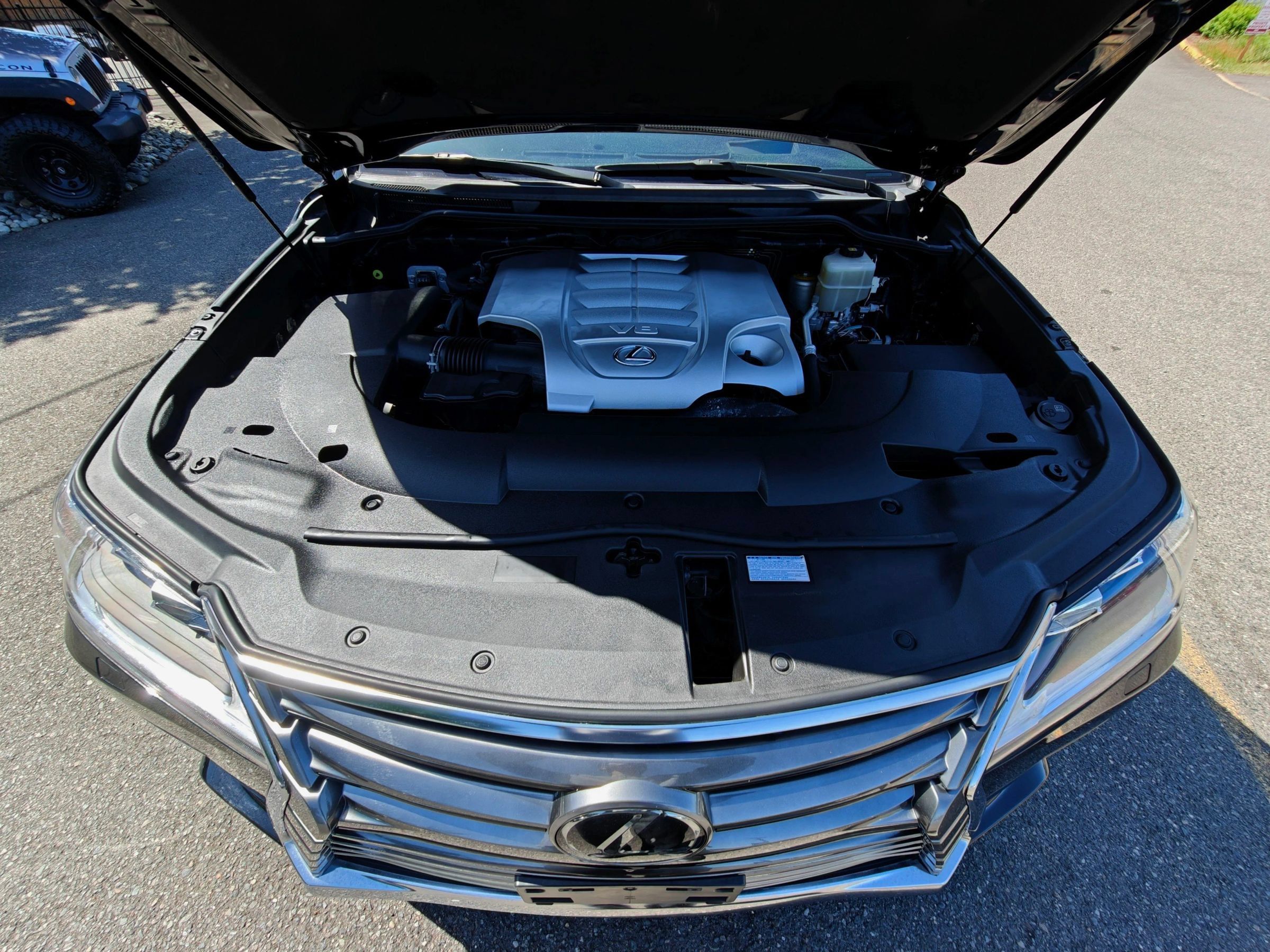 Used 2018 Lexus LX 570 4WD image 63
