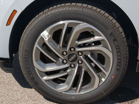 New 2026 Lincoln Navigator Premier AWD/4WD image 9