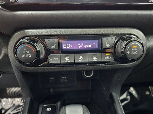 Used 2023 Nissan Kicks SR w/ SR Premium Package FWD image 20