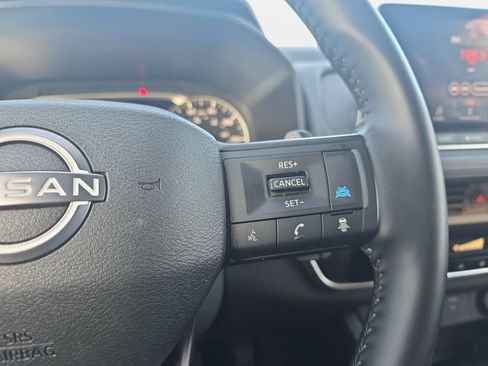 Used 2025 Nissan Rogue SV FWD image 18