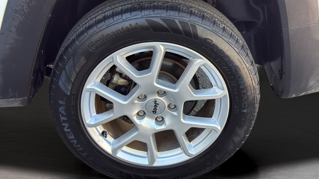 Used 2023 Jeep Renegade Latitude AWD/4WD image 32