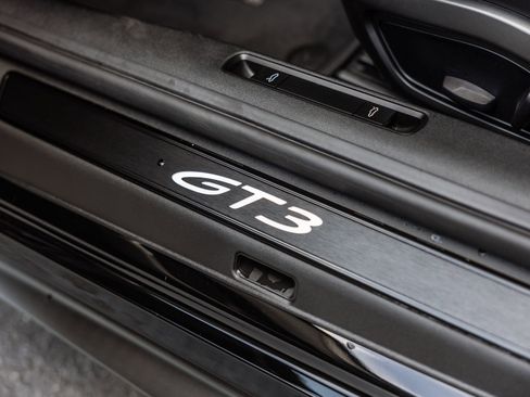 Used 2026 Porsche 911 GT3 RWD image 18