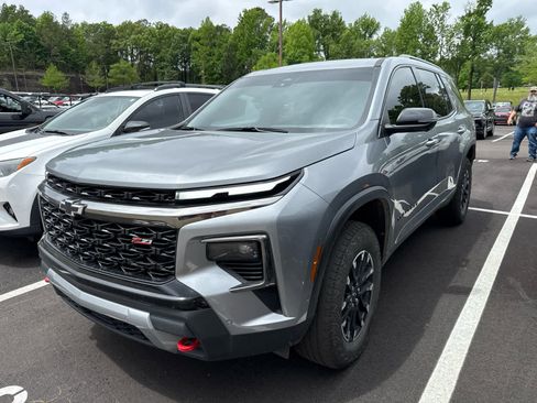 Used 2024 Chevrolet Traverse Z71 w/ Enhanced Driving Package AWD/4WD image 6