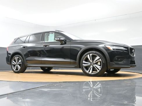 Used 2025 Volvo V60 B5 Cross Country Plus AWD/4WD image 49