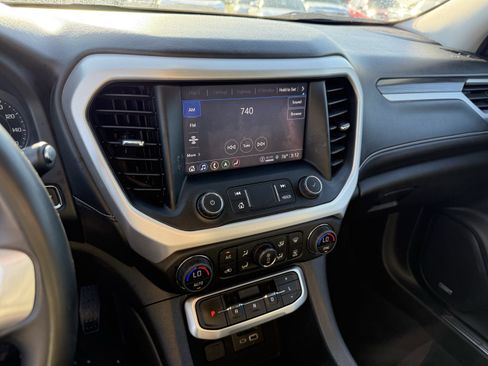 Used 2023 GMC Acadia SLT image 19