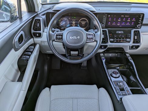 Used 2023 Kia Sorento SX Prestige w/ Panoramic Sunroof Package image 15