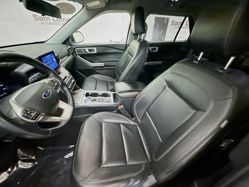 Used 2021 Ford Explorer XLT w/ Equipment Group 202A AWD/4WD image 22