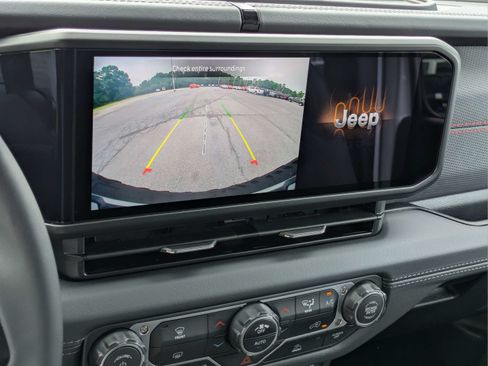Used 2026 Jeep Wrangler Unlimited Rubicon AWD/4WD image 17