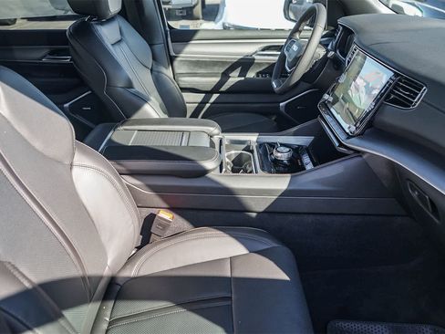 New 2026 Jeep Grand Wagoneer 4WD image 17