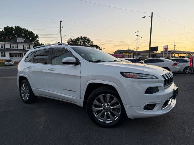 Used 2017 Jeep Cherokee Overland w/ Technology Group AWD/4WD image 2