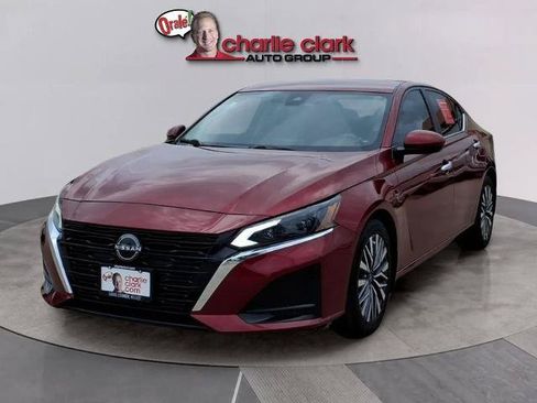 Certified 2023 Nissan Altima 2.5 SV FWD image 1