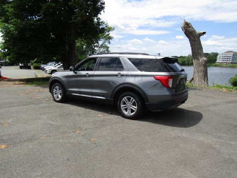 Used 2022 Ford Explorer XLT AWD/4WD image 39