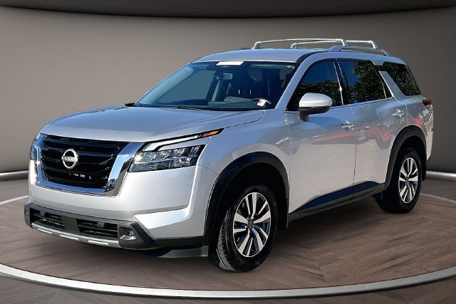 Used 2024 Nissan Pathfinder SL FWD image 1