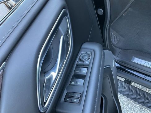 Used 2024 Chevrolet Tahoe Z71 w/ Luxury Package image 8