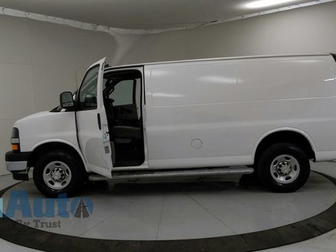 Used 2021 Chevrolet Express 2500 w/ Driver Convenience Package RWD image 16