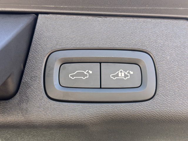 Certified 2024 Volvo XC60 B5 Plus AWD/4WD image 16