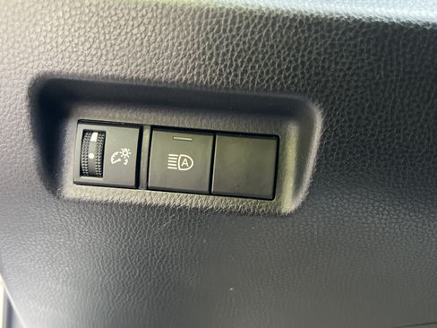 Used 2022 Toyota RAV4 LE FWD image 18