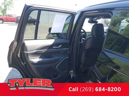 Used 2022 Jeep Grand Cherokee Trailhawk AWD/4WD image 20