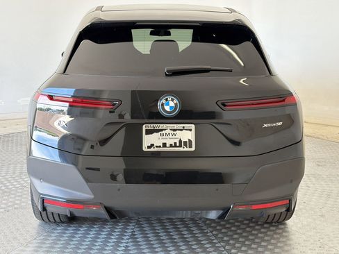 Used 2023 BMW iX xDrive50 w/ Premium Package AWD/4WD image 10