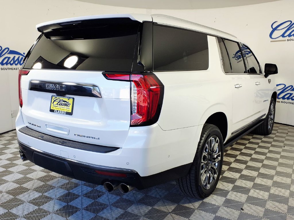Used 2023 GMC Yukon XL Denali Ultimate AWD/4WD image 4