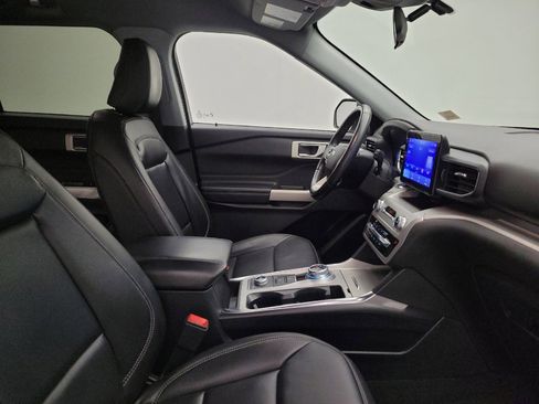 Used 2022 Ford Explorer XLT w/ Equipment Group 202A image 21